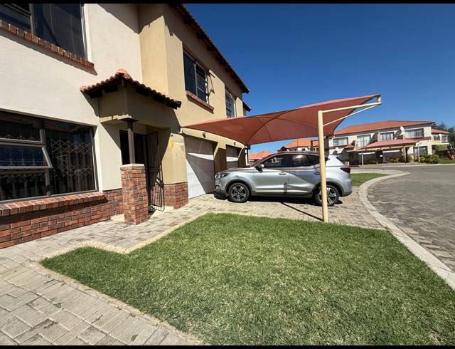 3 BEDROOM TOWNHOUSE FOR SALE IN WATERVAL EAST